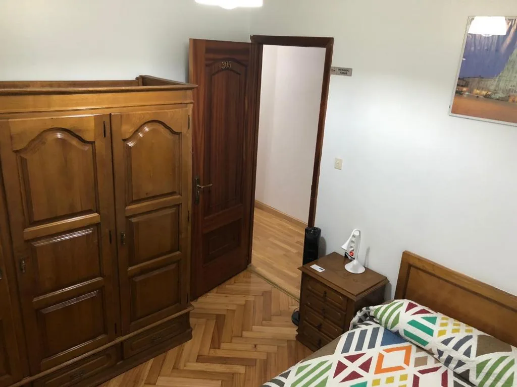 Habitación Individual Interior con baño compartido — Hostal Costa Azul