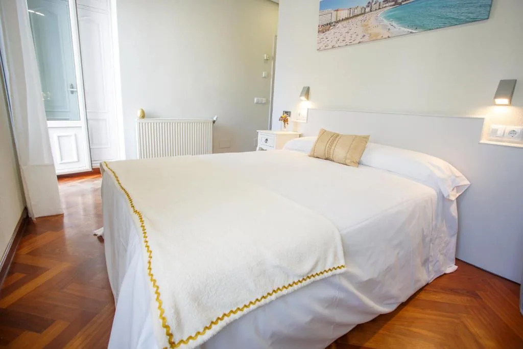 Chambre Double avec salle de bains privative — Hostal Costa Coruña