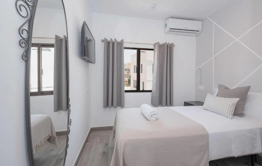 Quarto Individual — Hostal Costa