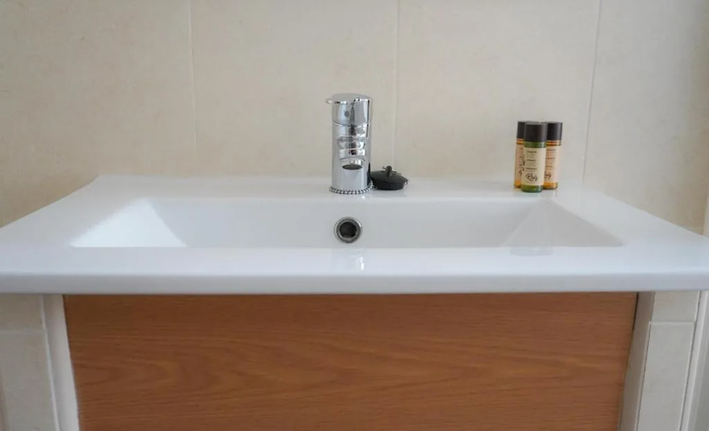 Tweepersoonskamer met eigen badkamer — Hostal Costabella