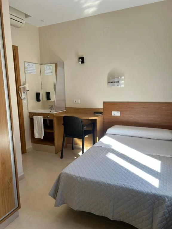 Eenpersoonskamer — Hostal Costabella