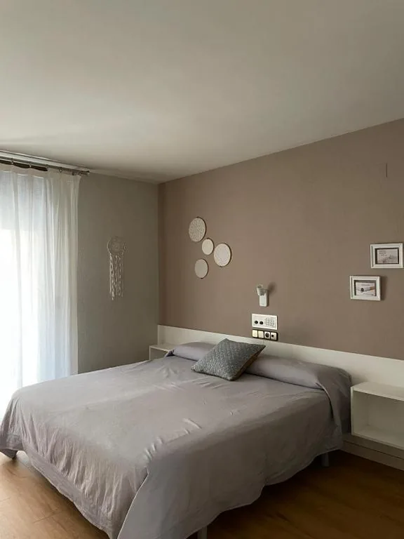 Camera doppia con 2 letti matrimoniali — Hostal Crisami