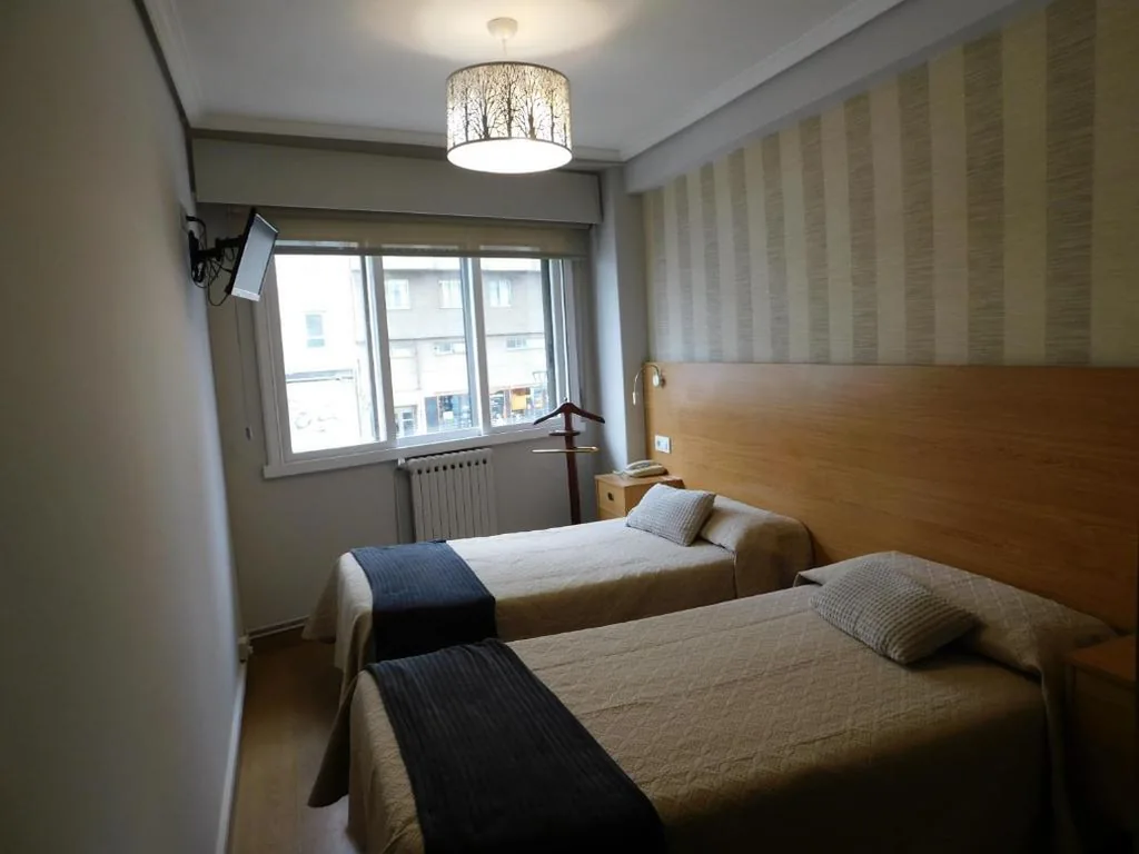 Camera singola con bagno privato — Hostal Crisol X Liste Station