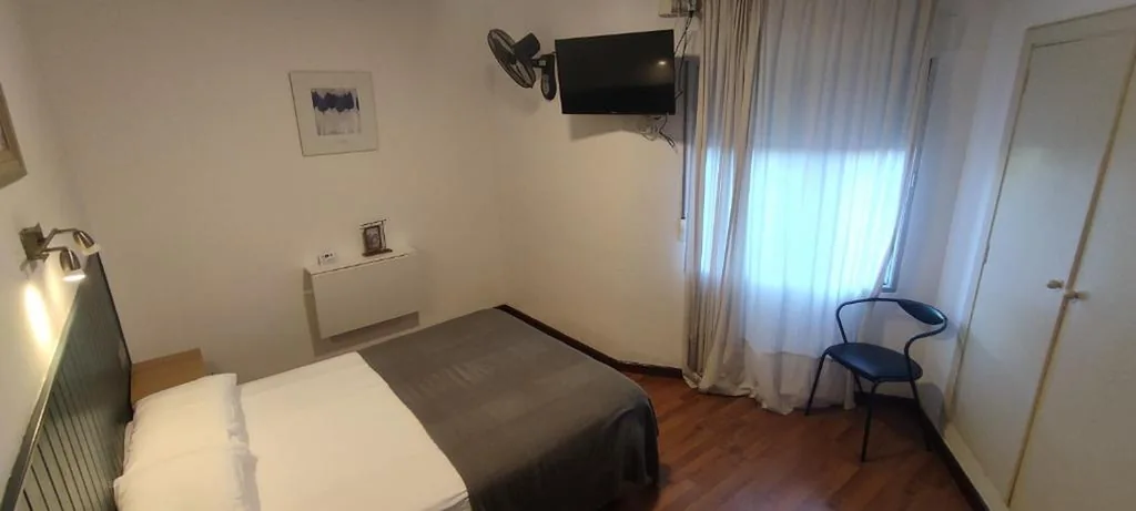 Standardzimmer – 1 großes Bett — Hostal Cruce