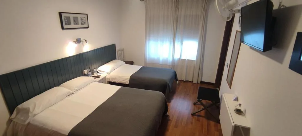 Familienzimmer — Hostal Cruce