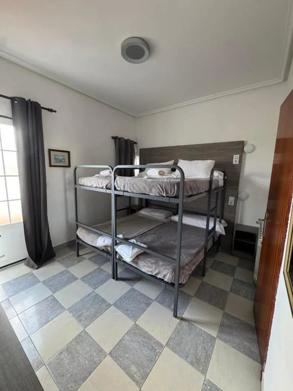 4 Betten im privaten Mehrbettzimmer — Hostal de Berria