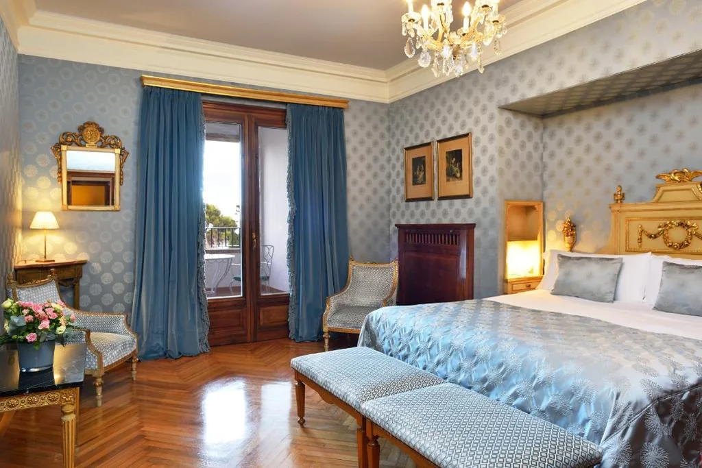 Camera tripla classica con terrazza e accesso alla spa — Hostal de la Gavina GL - The Leading Hotels of the World