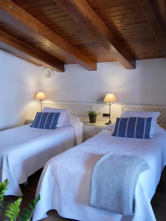 Habitación Doble Estándar - 2 camas — Hostal de la Plaça - Hotel Boutique