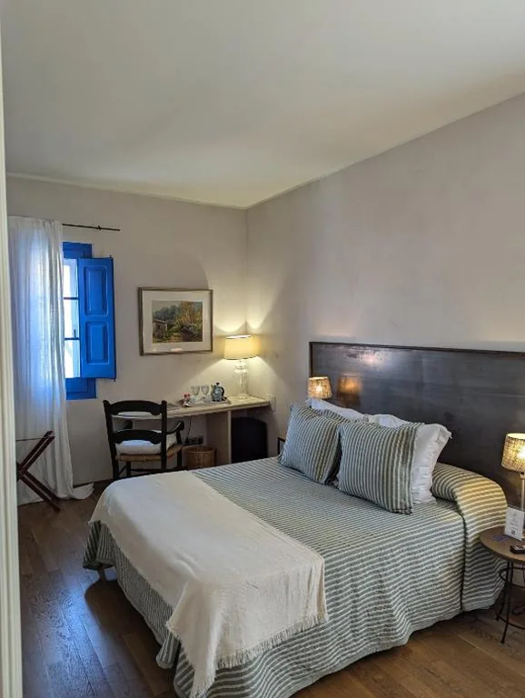 Habitación Doble Estándar — Hostal de la Plaça - Hotel Boutique