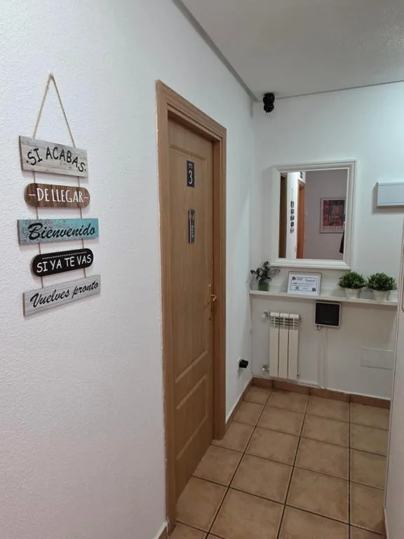 Quadruple Room with Private Bathroom — Hostal De la Rosa by Parque Warner Madrid