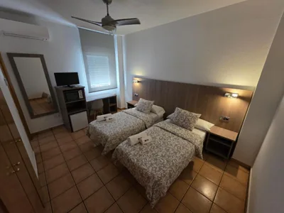Hostal De la Rosa by Parque Warner Madrid — photo 2