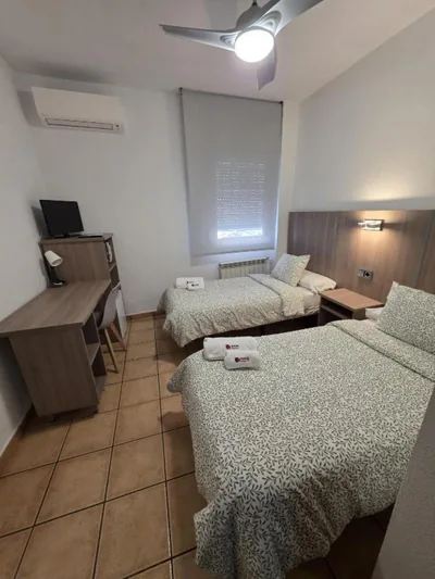 Hostal De la Rosa by Parque Warner Madrid — photo 7