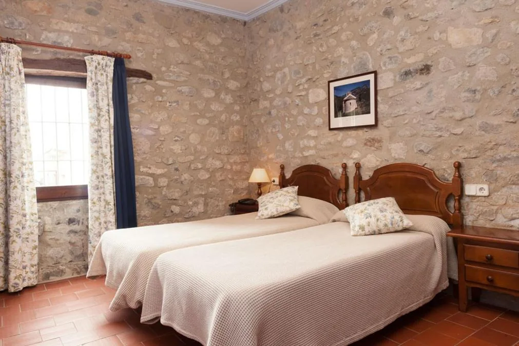 Chambre double avec forfait du Nouvel An — Hostal de la Rovira