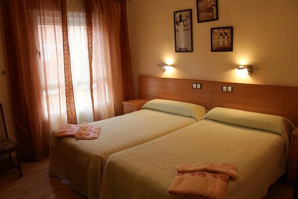 Habitación Doble - 1 o 2 camas — Hostal De La Torre Hostal Economico