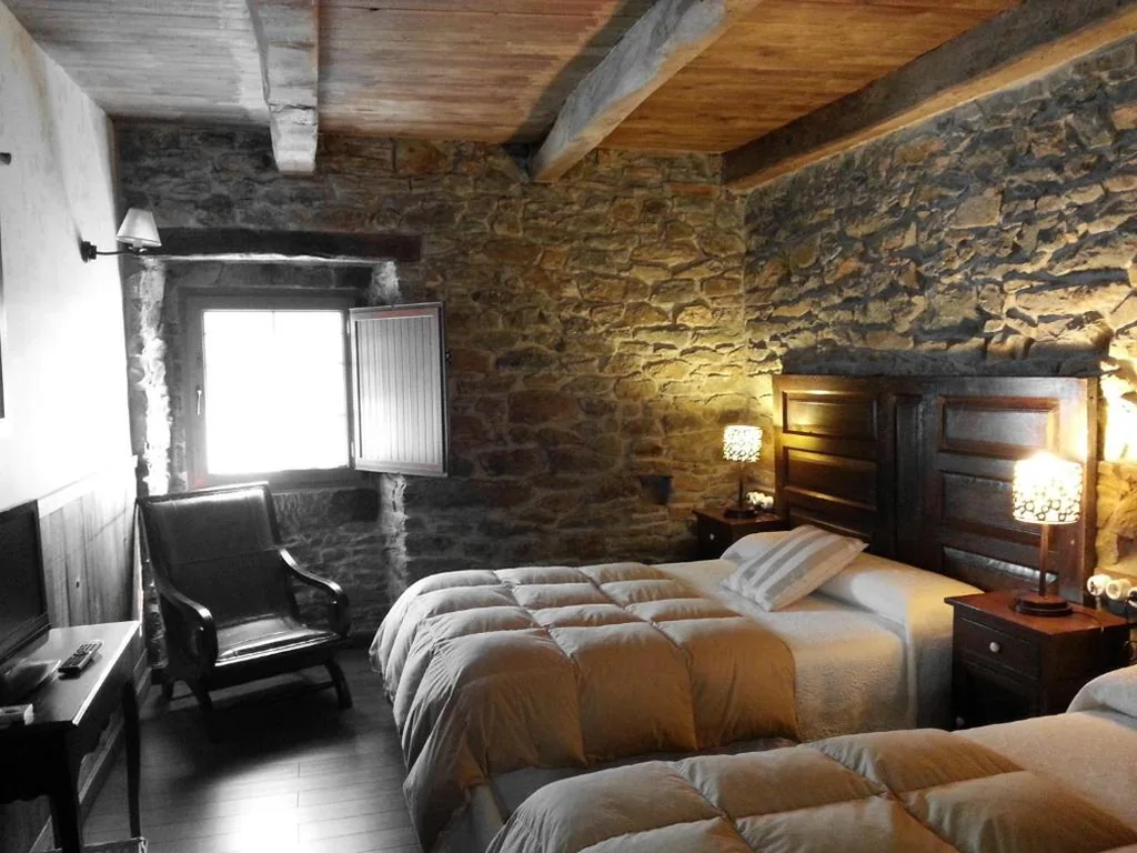 Habitación Triple — Hostal De Montaña La Aldeya