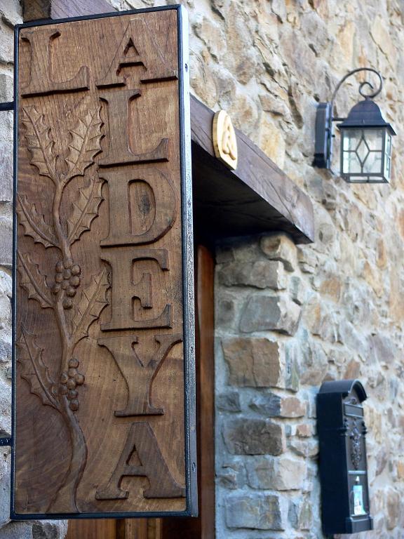 Hostal De Montaña La Aldeya
