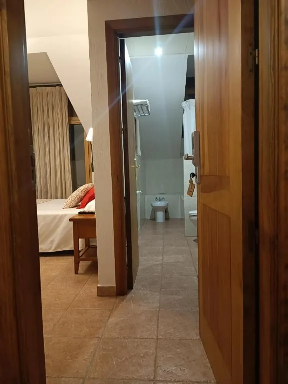 Habitación Cuádruple Confort — hostal Decerca Prádena