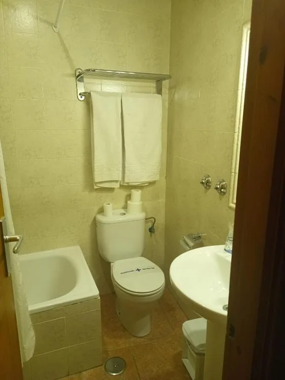 Habitación Triple Deluxe — hostal Decerca Prádena