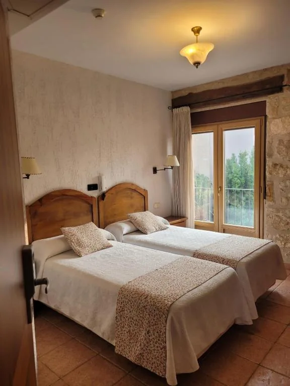 hostal Decerca Prádena