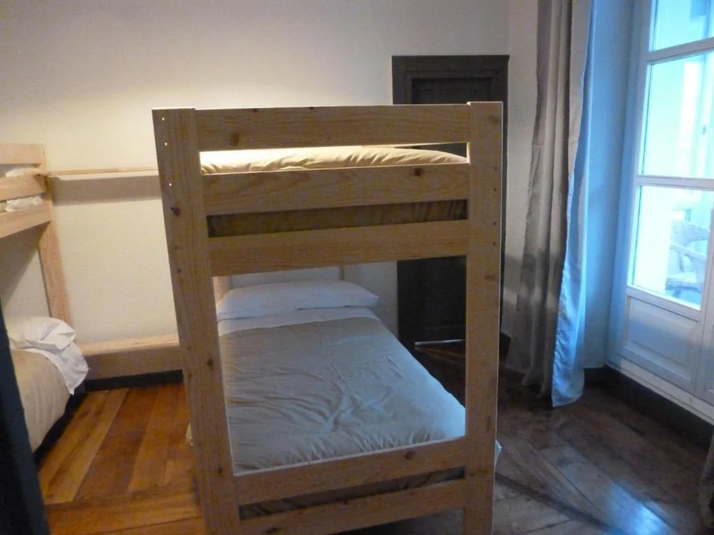 Cama en habitación compartida mixta de 4 camas — Hostal del Arquitecto