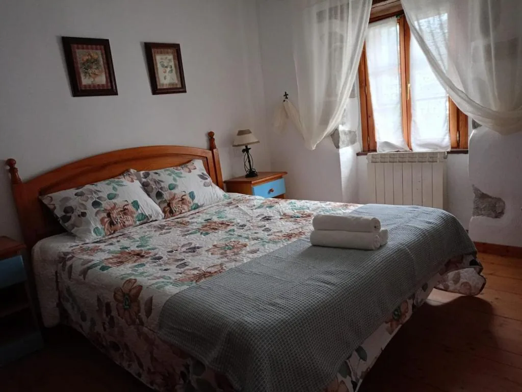 バスタブ付きトリプルルーム — Hostal del Camino de Santiago