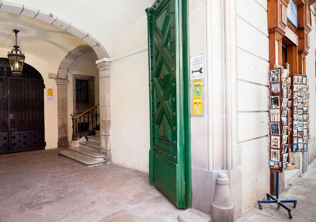 Chambre double avec terrasse et salle de bains privative — Hostal del Palau