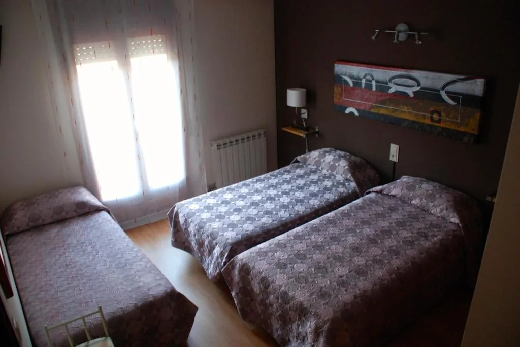 Driepersoonskamer — Hostal Delgado