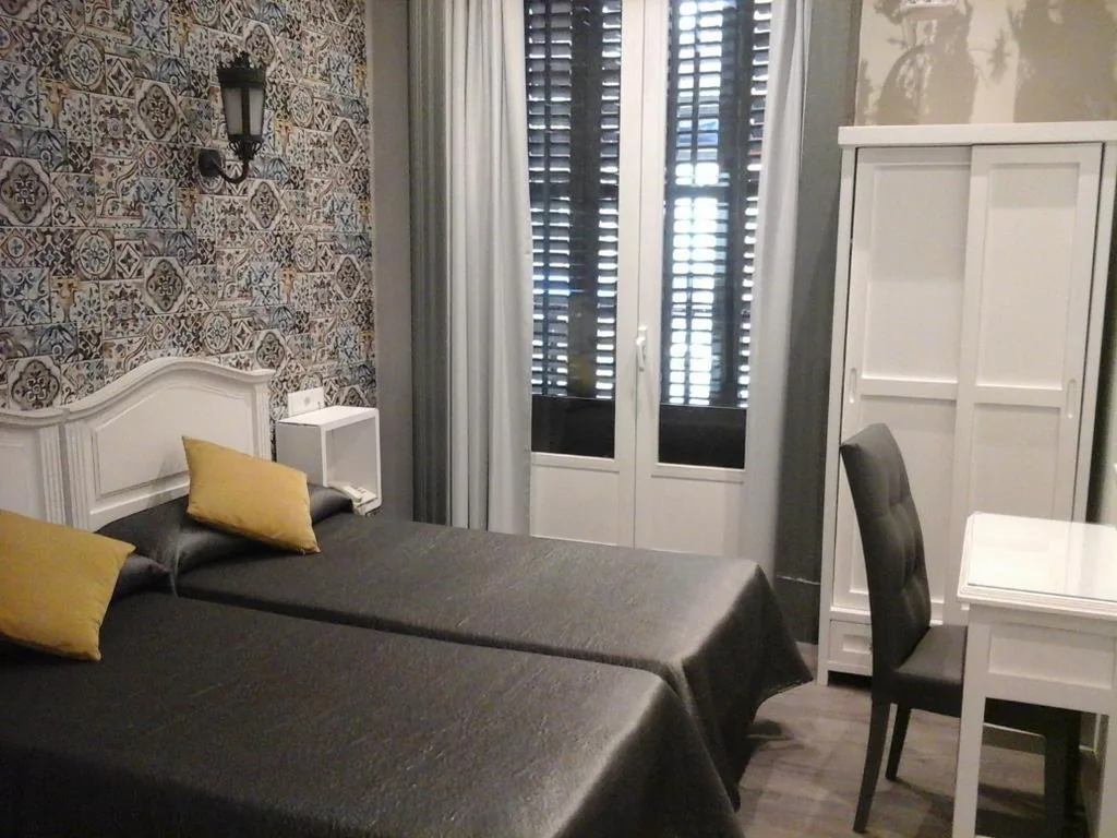 ダブルルーム・シングルベッド2台 — Hostal Don Alfonso