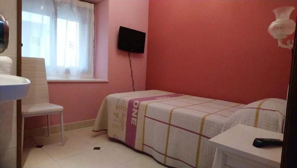 带共用浴室的单人间 — Hostal Don Jaime I y II