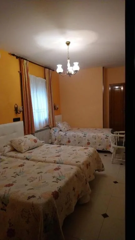 三人间 — Hostal Don Jaime I y II