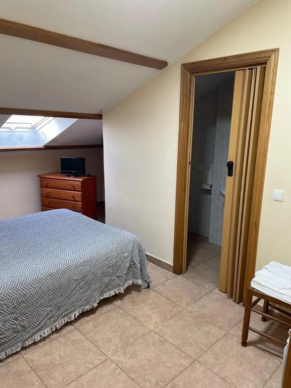 Habitación Estándar - 1 cama grande — HOSTAL DON JAVIER