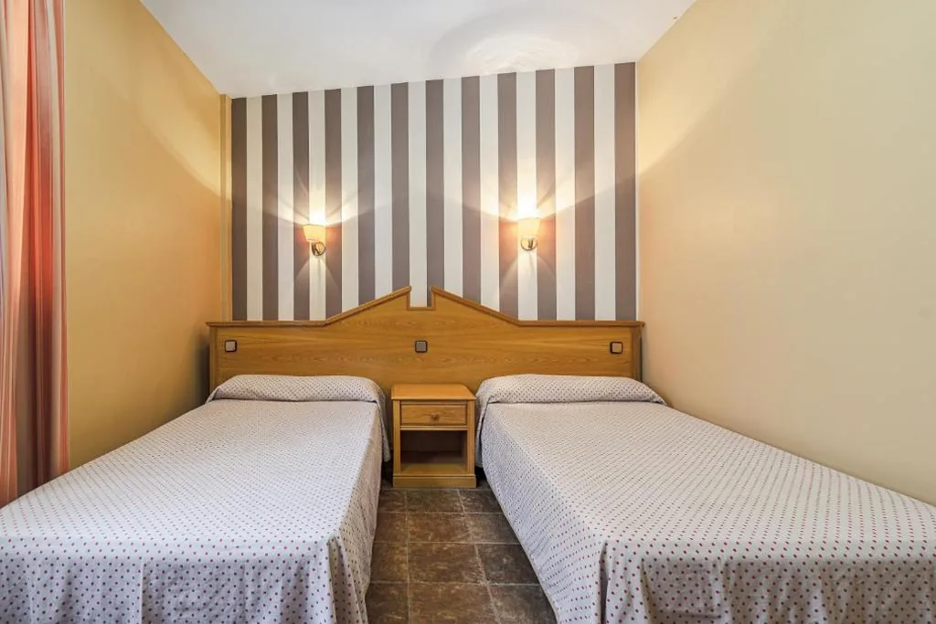 Camera doppia con bagno privato - 2 letti — Hostal Don Juan Meco