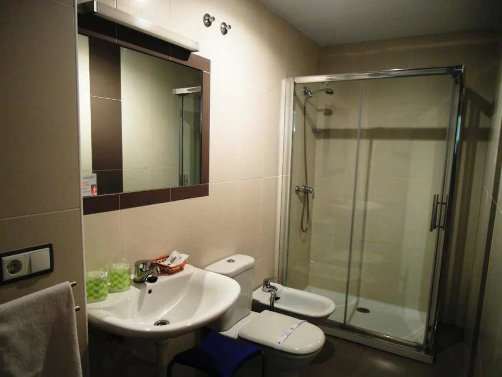 Doppelzimmer mit 2 Betten — Hostal Don Rodrigo