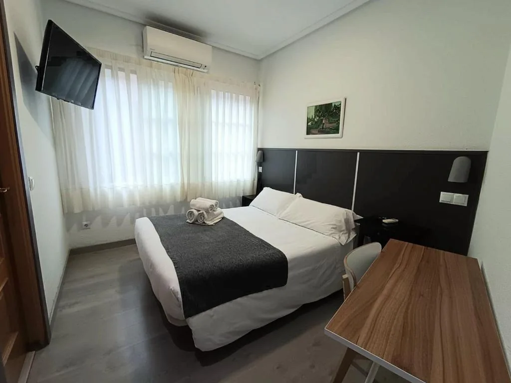 Camera doppia Standard — Hostal Doña Isabel