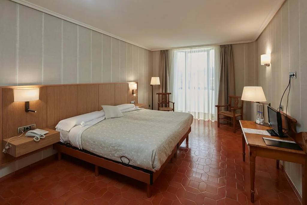 大床双人间 — HOSTAL DOÑA JUANA