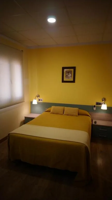 Günstiges Doppelzimmer — Hostal Doña Juana