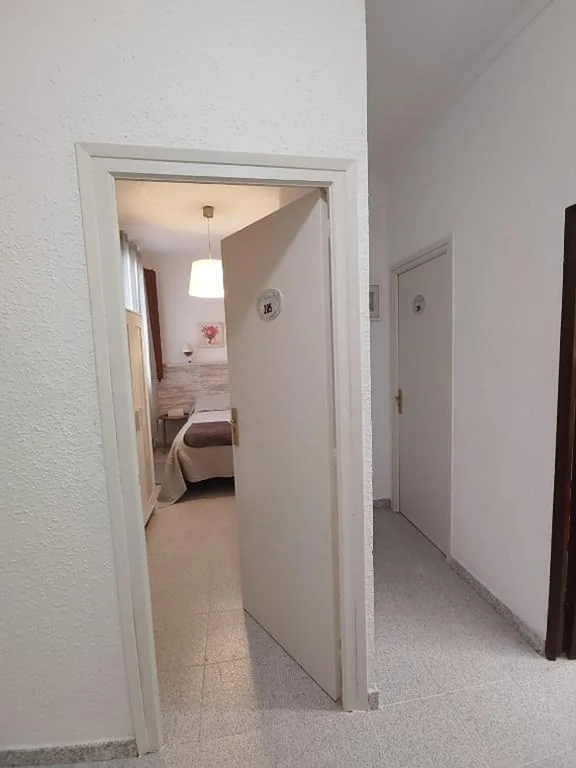 Habitación Doble con baño compartido — Hostal Dragonflybcn