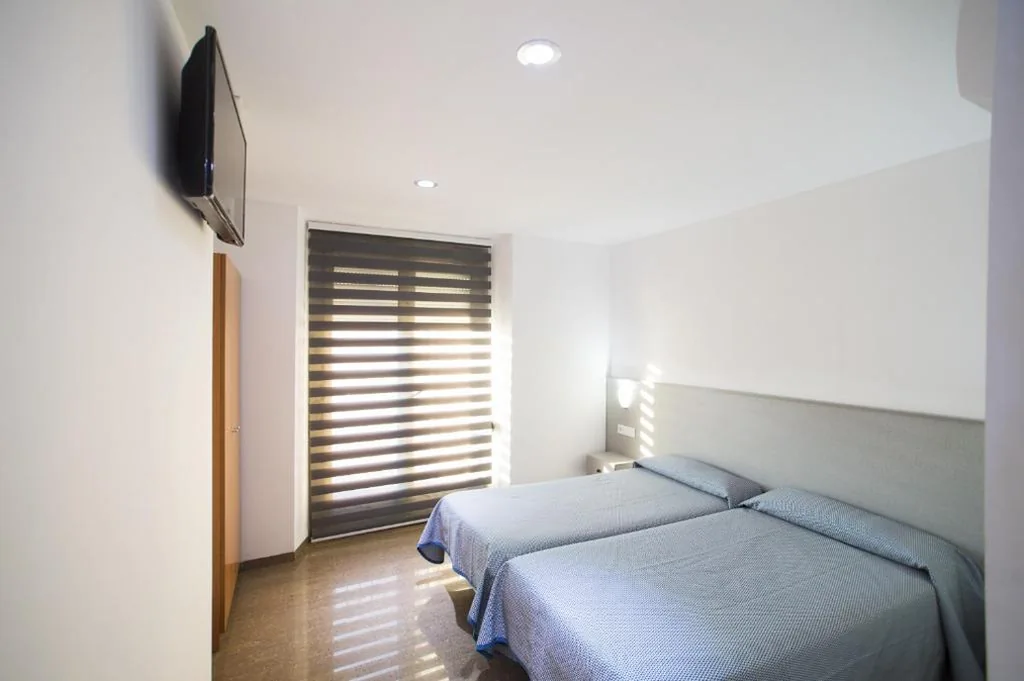 Quarto Duplo - 2 camas — Hostal Drassanes