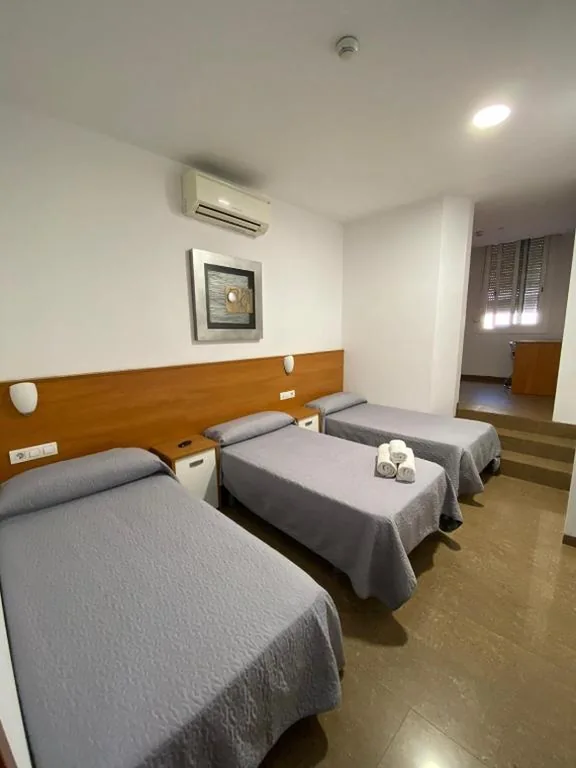 Quarto Triplo — Hostal Drassanes
