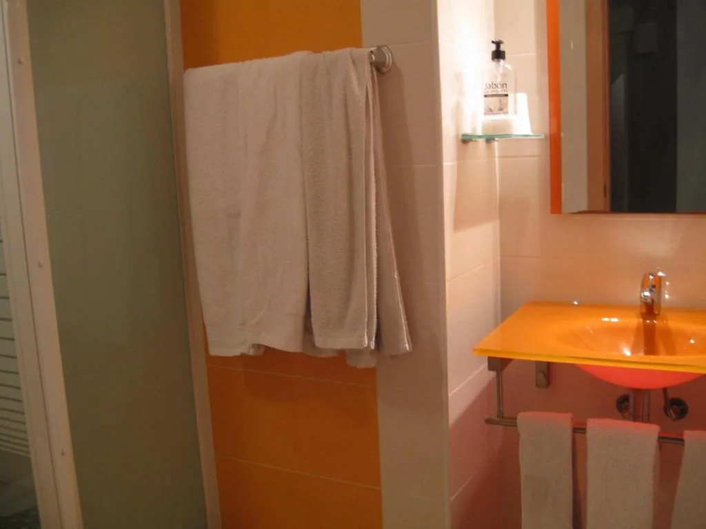 Camera tripla Standard — Hostal Ducal II