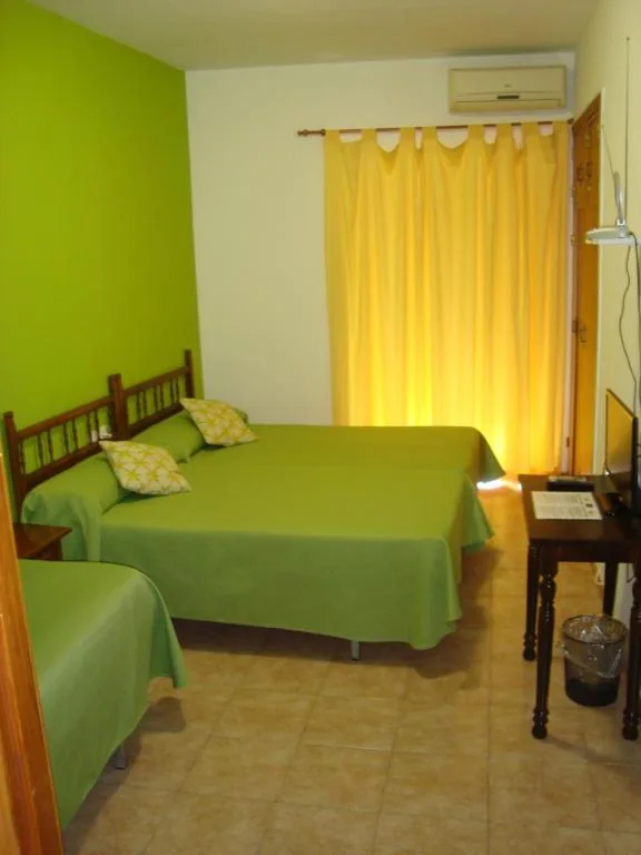 Dreibettzimmer — Hostal Durán