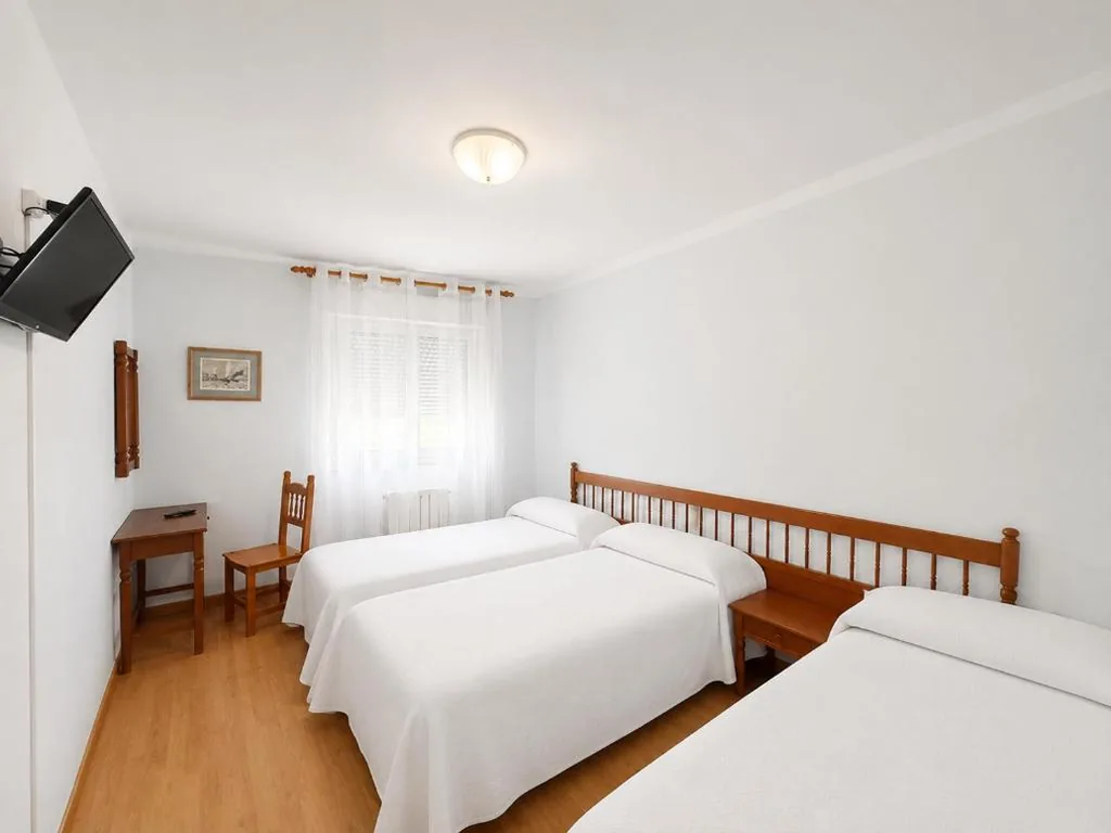 Dreibettzimmer — Hostal ** EC León