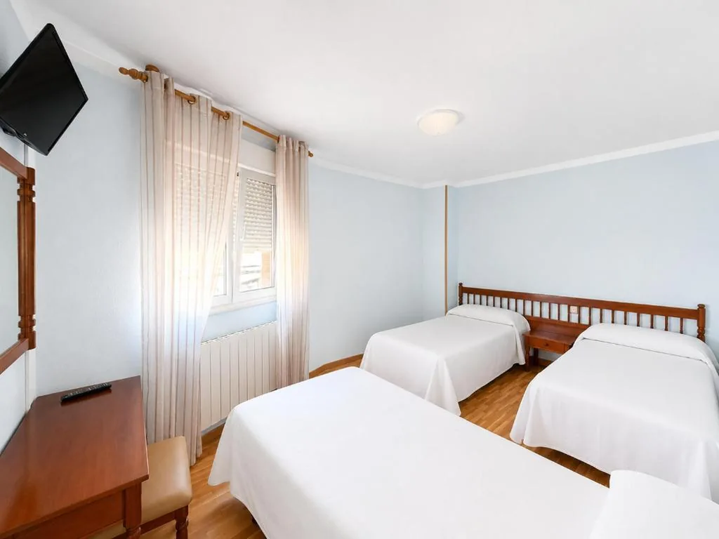 Hostal ** EC León