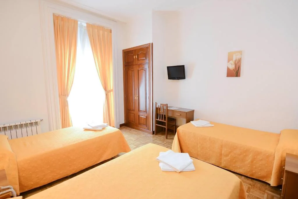 Habitación cuádruple — Hostal Edreira