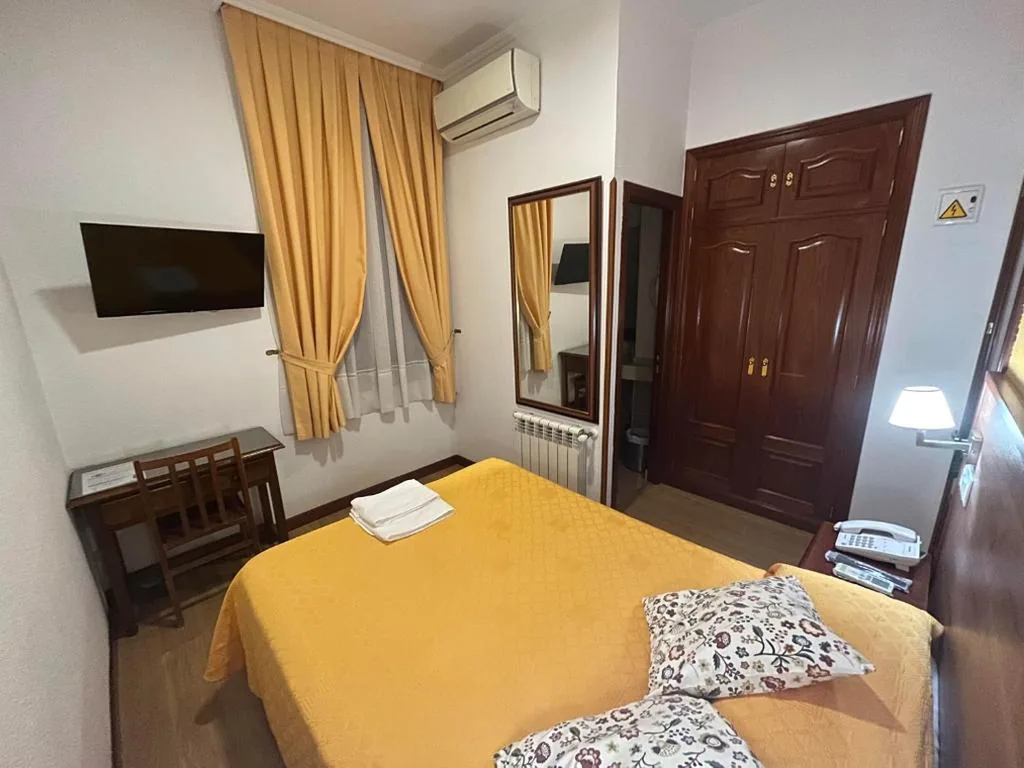 Habitación Doble Económica — Hostal Edreira