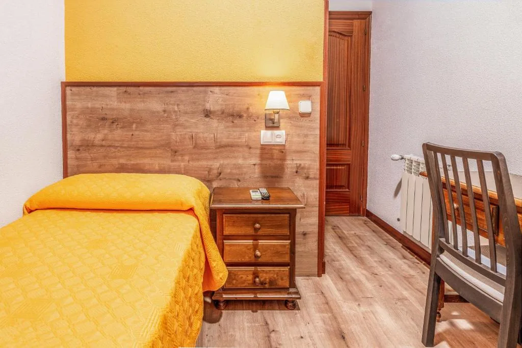 Habitación Individual — Hostal Edreira
