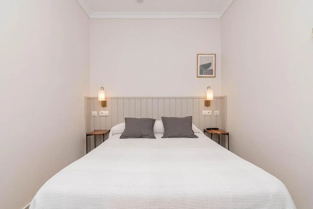 Camera matrimoniale piccola — Hostal El Alférez