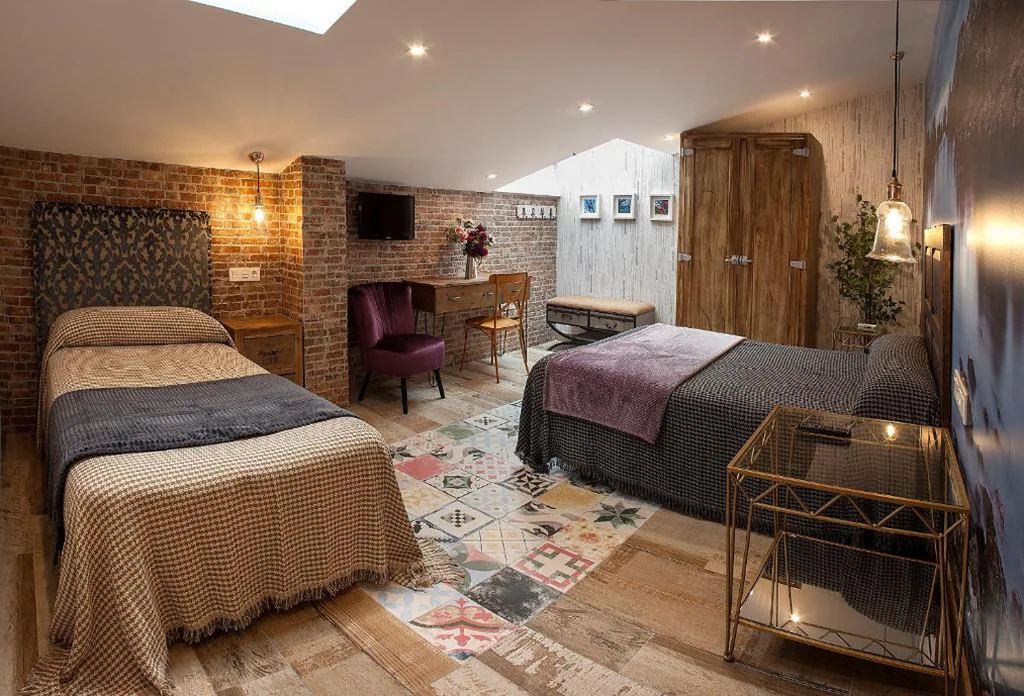 Deluxe-Doppelzimmer (2 Erwachsene + 1 Kind) — Hostal El Aparcamiento