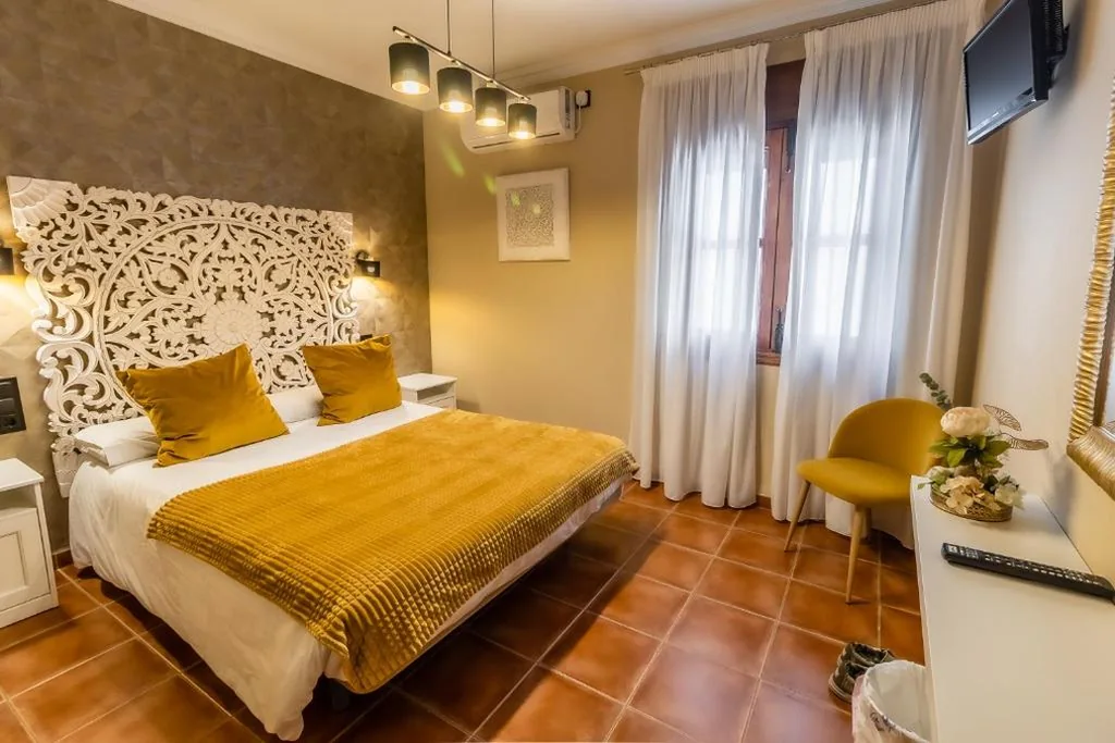 Double Room - 1 or 2 Beds — Hostal El Bomba
