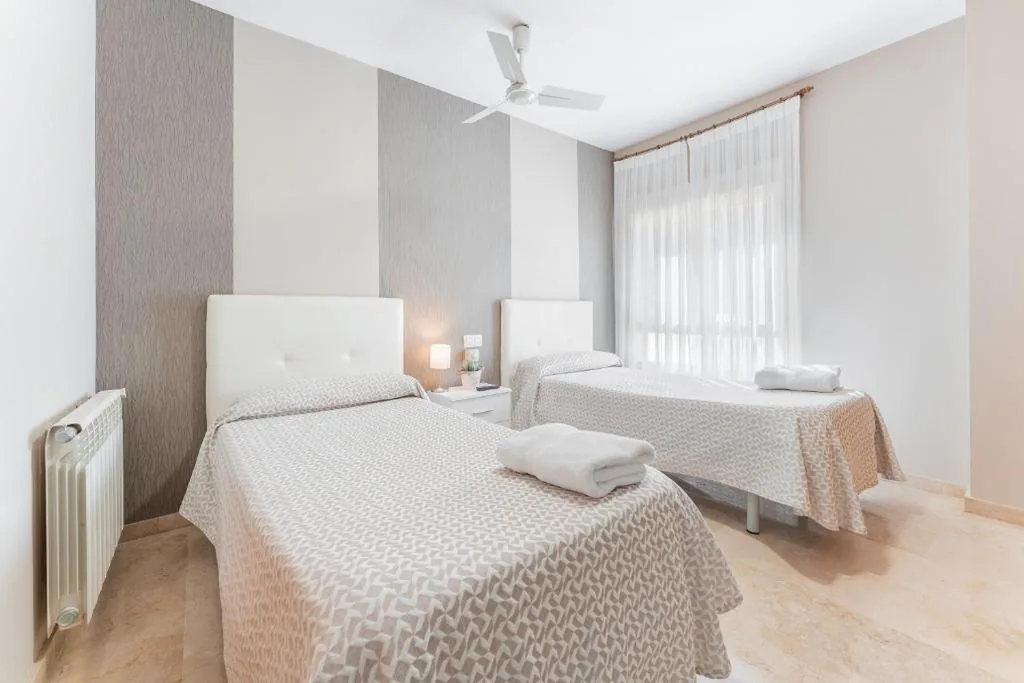 Doppelzimmer mit 2 Betten — Hostal El Bugar